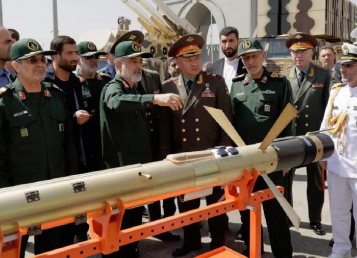 Iran sắp bơm UAV và tên lửa cho Nga để giáng đòn quy mô lớn vào Ukraine - Ảnh 1.