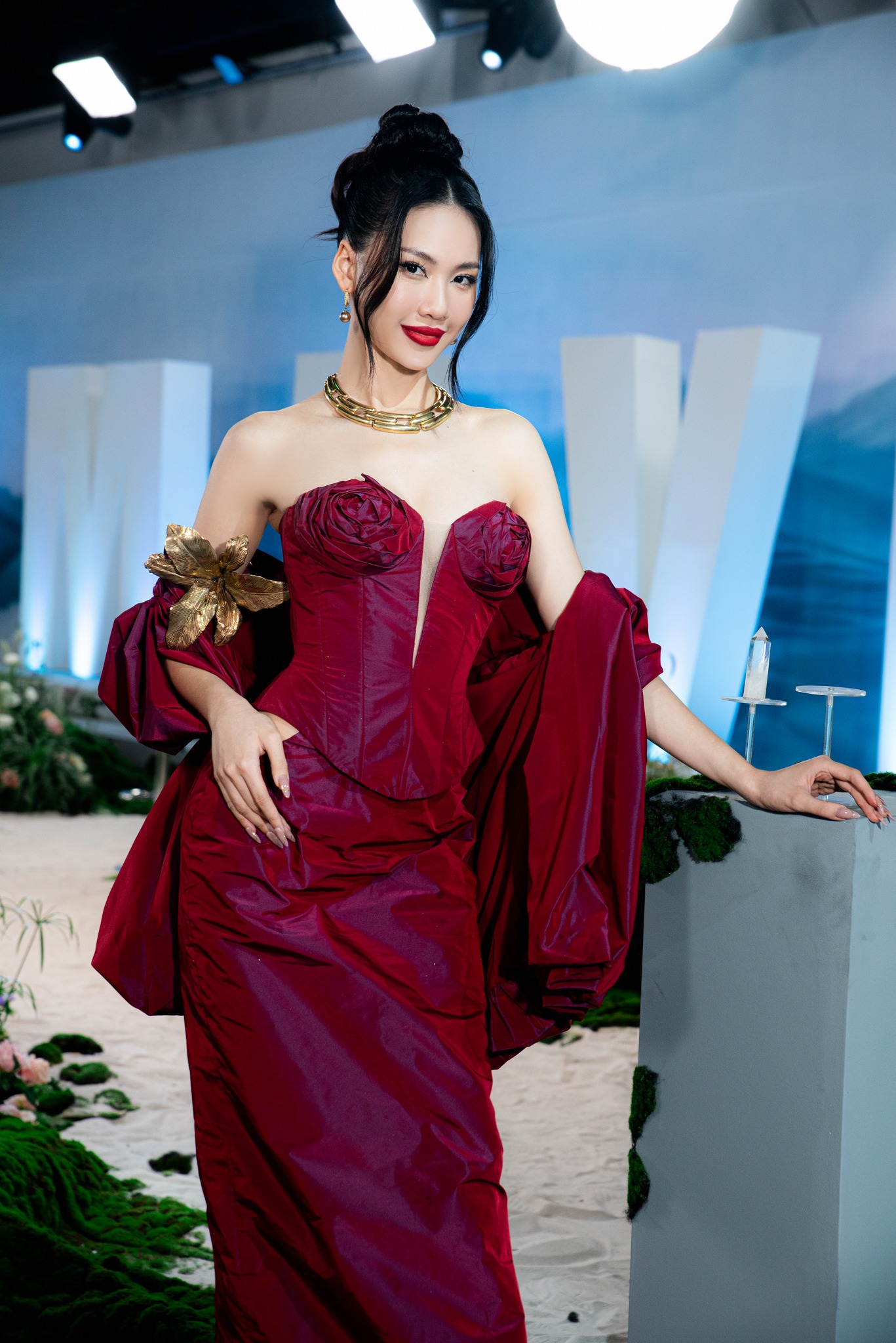 Nhan sắc xinh đẹp đầy mê hoặc của tân Miss Universe Vietnam 2023 Bùi Quỳnh Hoa - Ảnh 10.