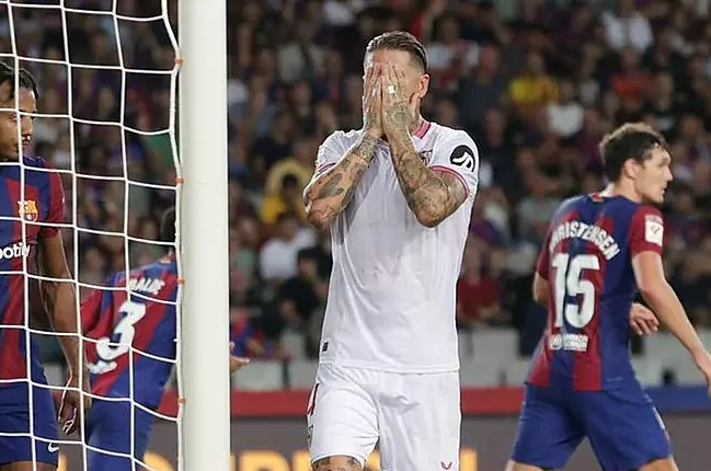 Sergio Ramos phản lưới, “giúp” Barca vượt lên dẫn đầu La Liga - Ảnh 2.