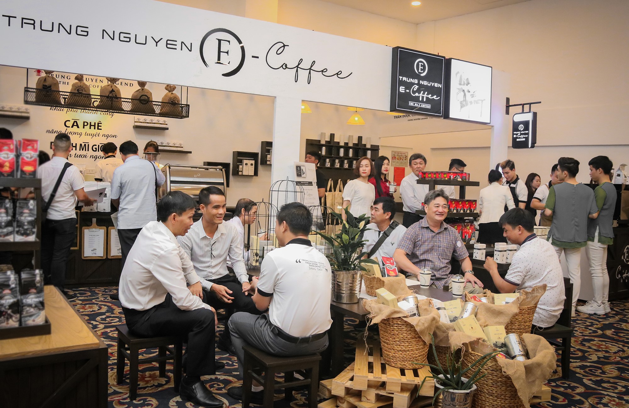 Chuỗi cà phê: Trung Nguyên vượt qua Highlands Coffee, Phúc Long, Starbucks, Coffee House - Ảnh 2.