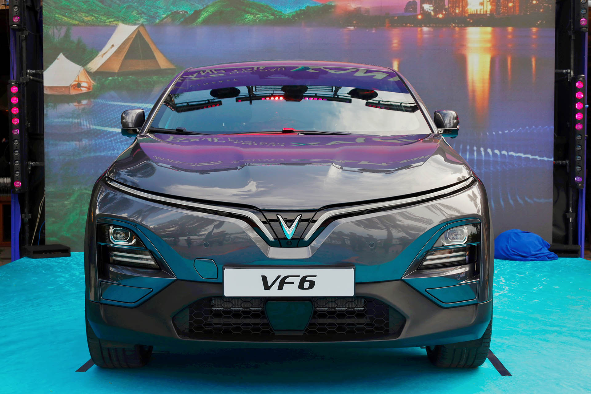 VinFast chính thức ra mắt mẫu SUV điện VF 6 dành cho gia đình Việt - Ảnh 4.