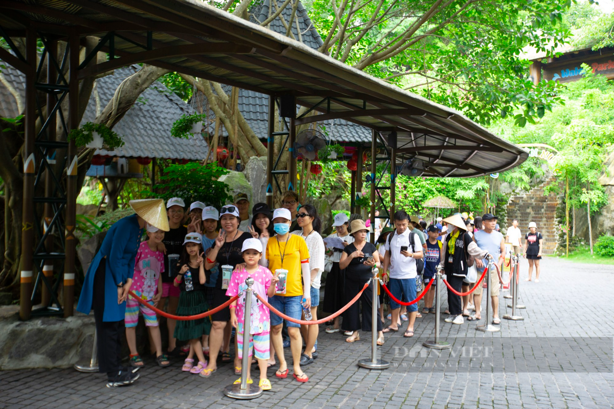 Nhiều điểm du lịch nổi tiếng ở Đà Nẵng đón hàng ngàn lượt khách dịp lễ 2/9  - Ảnh 2.