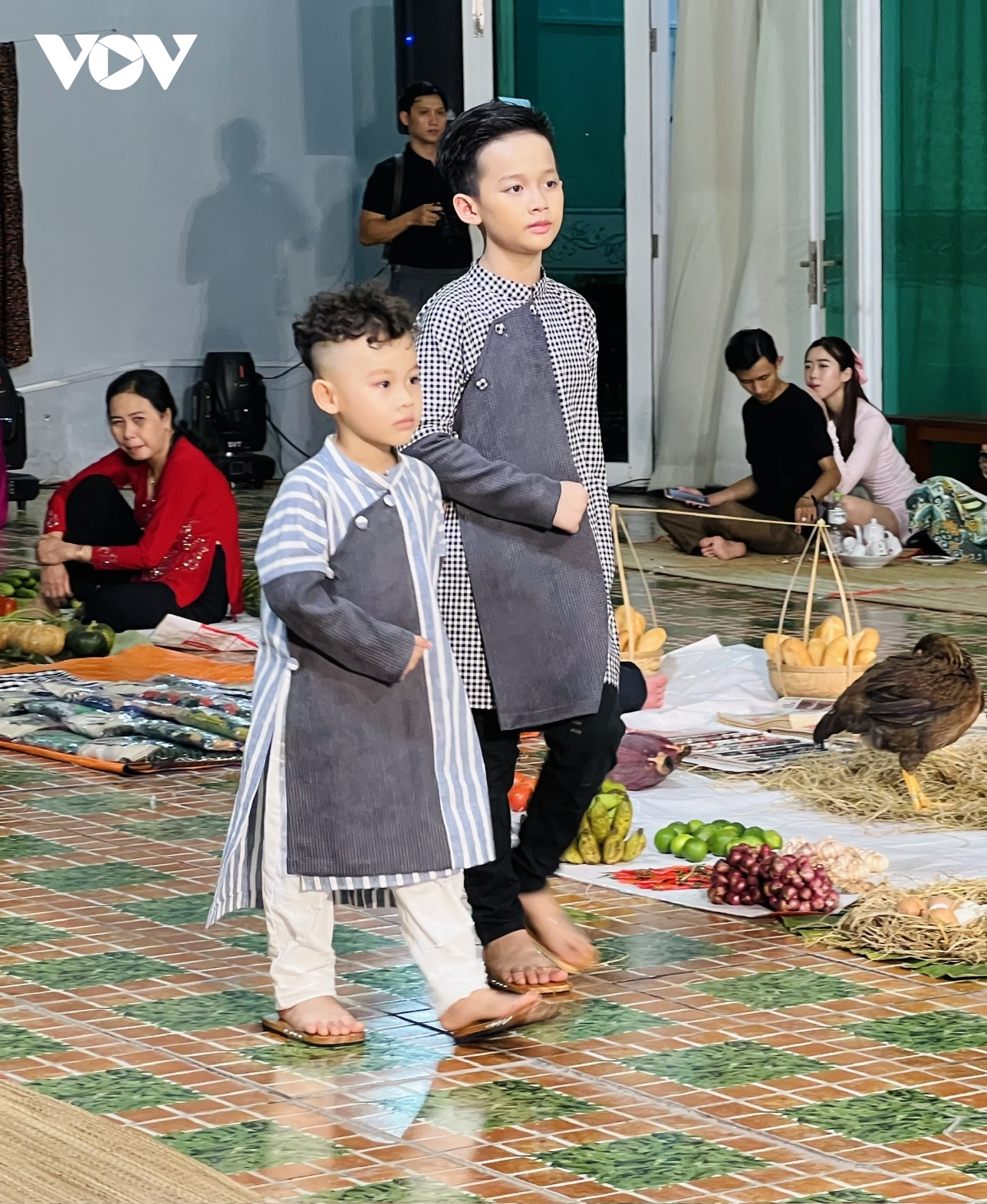 Trẻ em Cần Thơ tái hiện trang phục chợ quê xưa và tìm hiểu văn hóa sông nước - Ảnh 3.