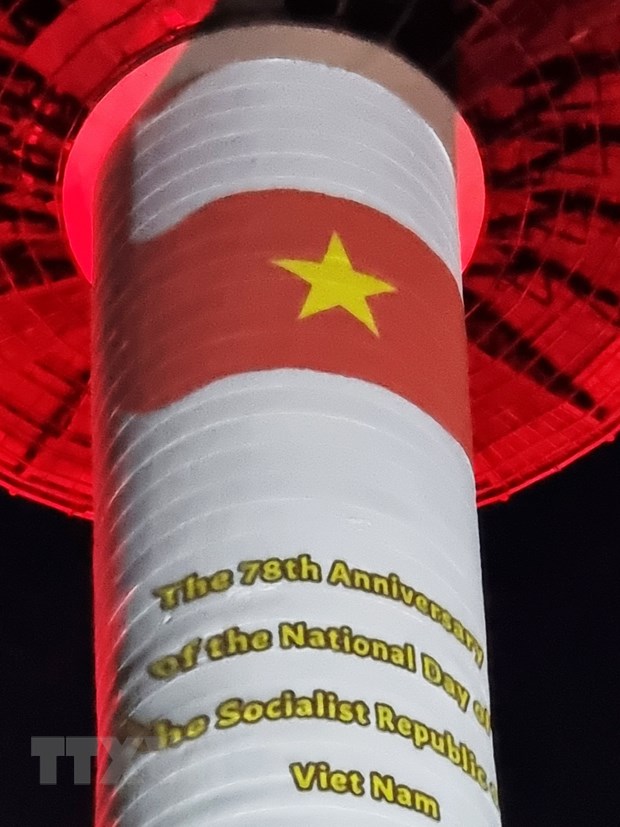 Hàn Quốc trình chiếu hình ảnh Quốc kỳ Việt Nam trên đỉnh Tháp Namsan  - Ảnh 2.
