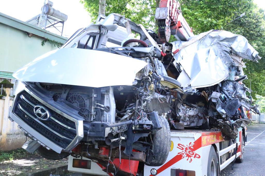 Vụ tai nạn nghiêm trọng trên quốc lộ 20: Khởi tố vụ án, tạm giữ tài xế xe Thành Bưởi - Ảnh 2.