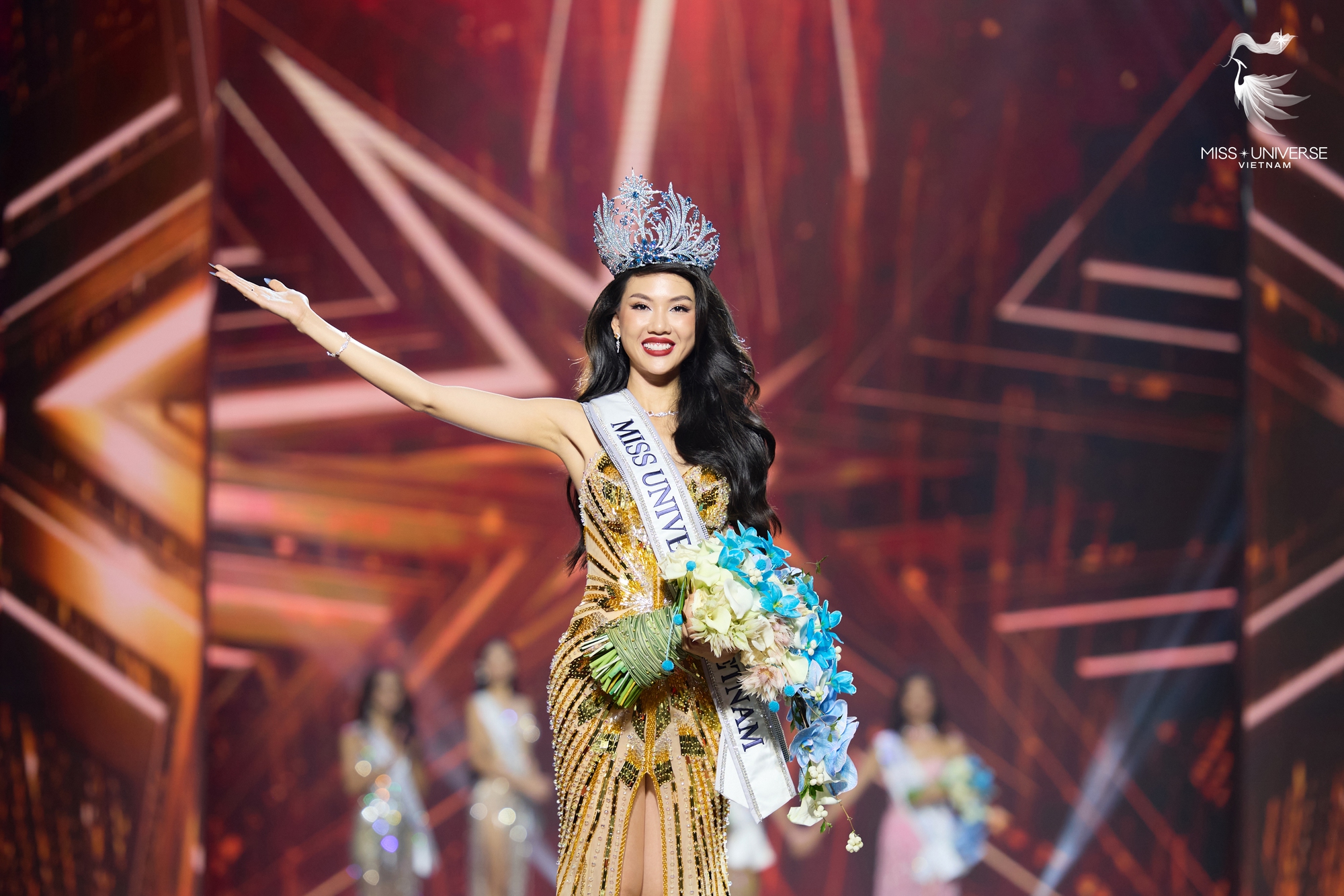 Gia cảnh Bùi Quỳnh Hoa Miss Universe Vietnam 2023 thế nào mà bị đồn &quot;mua giải&quot;, &quot;được dọn đường&quot; đăng quang? - Ảnh 8.