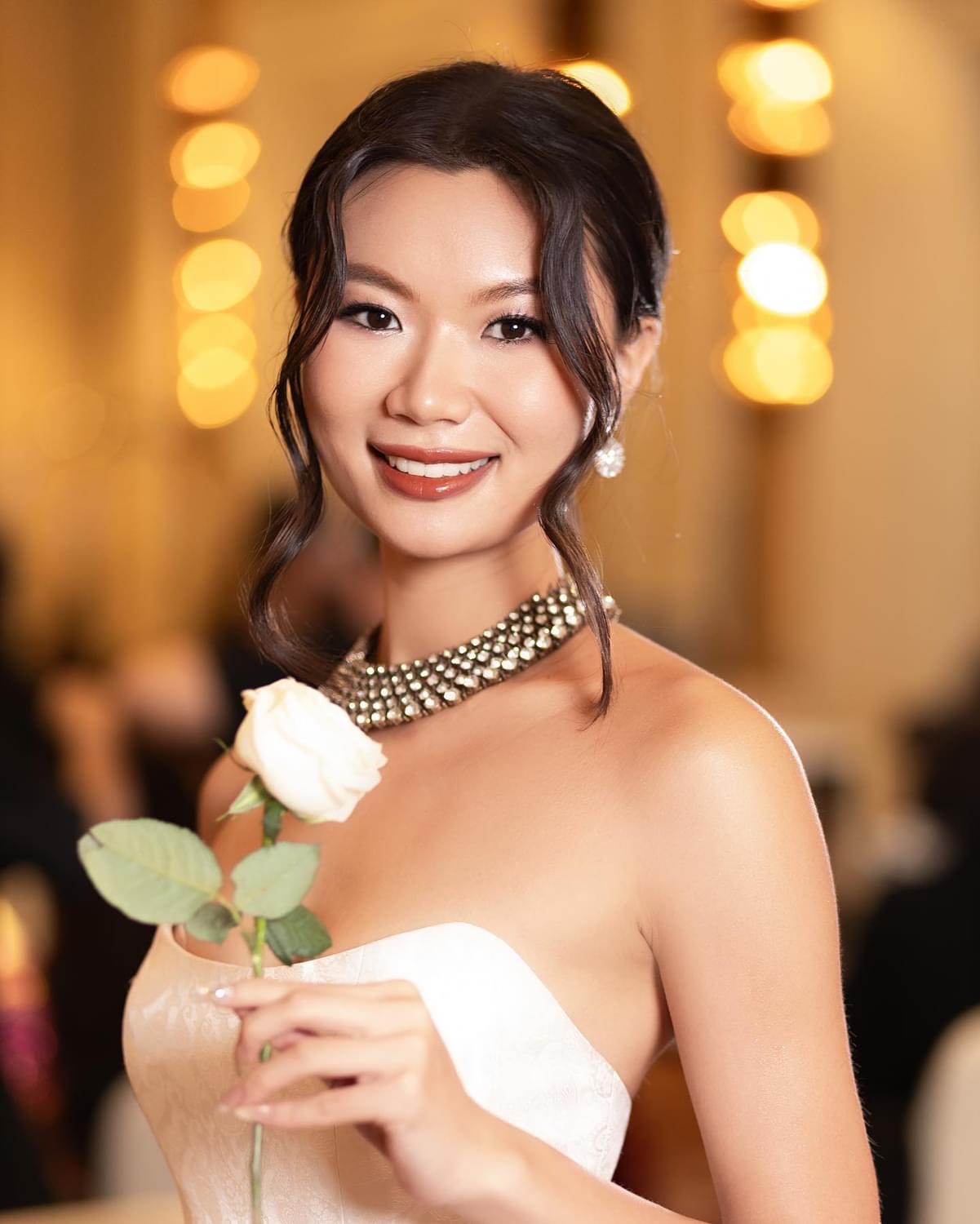 Trịnh Thị Hồng Đăng Á hậu 2 Miss Universe Vietnam 2023: Hành trình tỏa sáng của “chú vịt con xấu xí” - Ảnh 1.