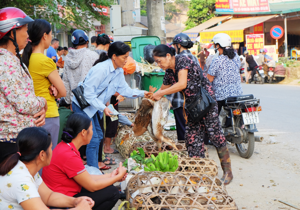 Ngày Tết lớn thứ 2 của người Tày, Nùng ở Cao Bằng là ngày nào, dù mâm cao cỗ đầy vẫn phải có thịt vịt? - Ảnh 1.