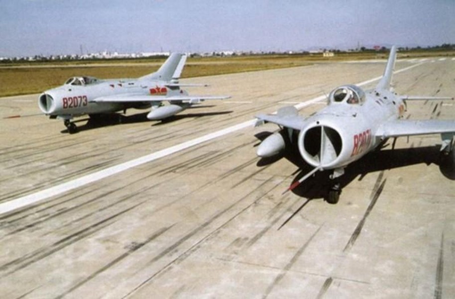 Vì sao tiêm kích MiG-21 cực kỳ nguy hiểm khi được hoán cải thành UAV cảm tử? - Ảnh 2.