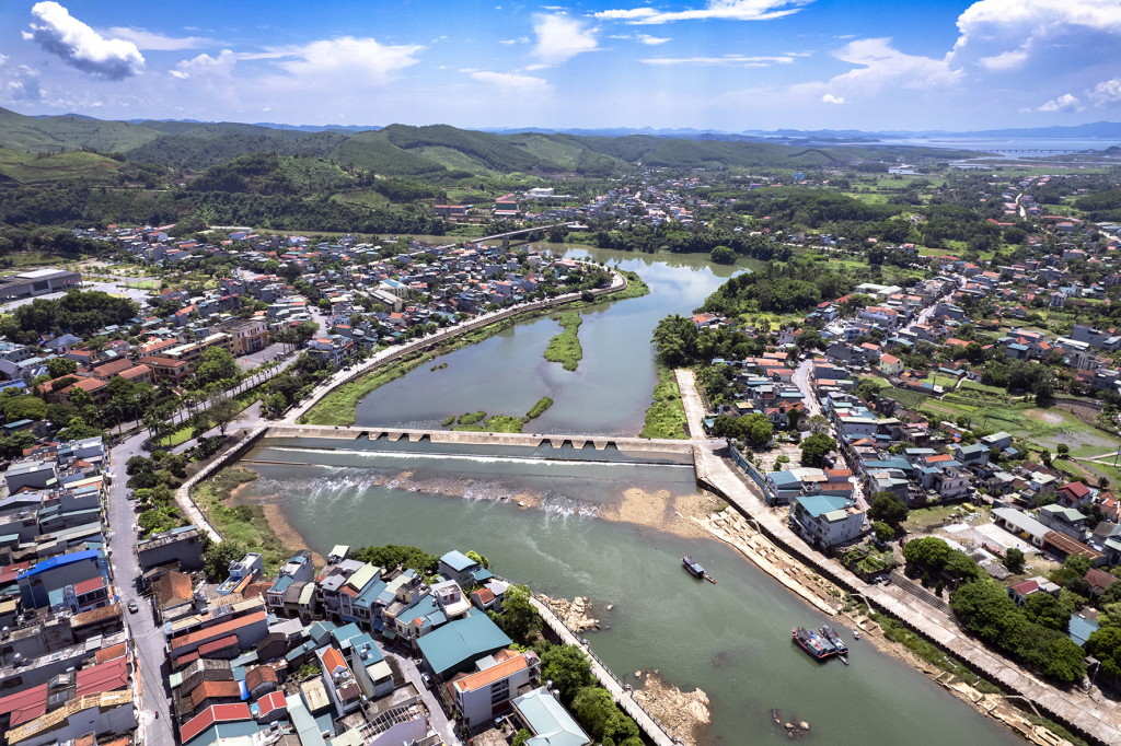 Con sông dài 82km ở Quảng Ninh như chiếc lông chim khổng lồ, lưu lượng nước chênh lệch tới 1.000 lần - Ảnh 3.