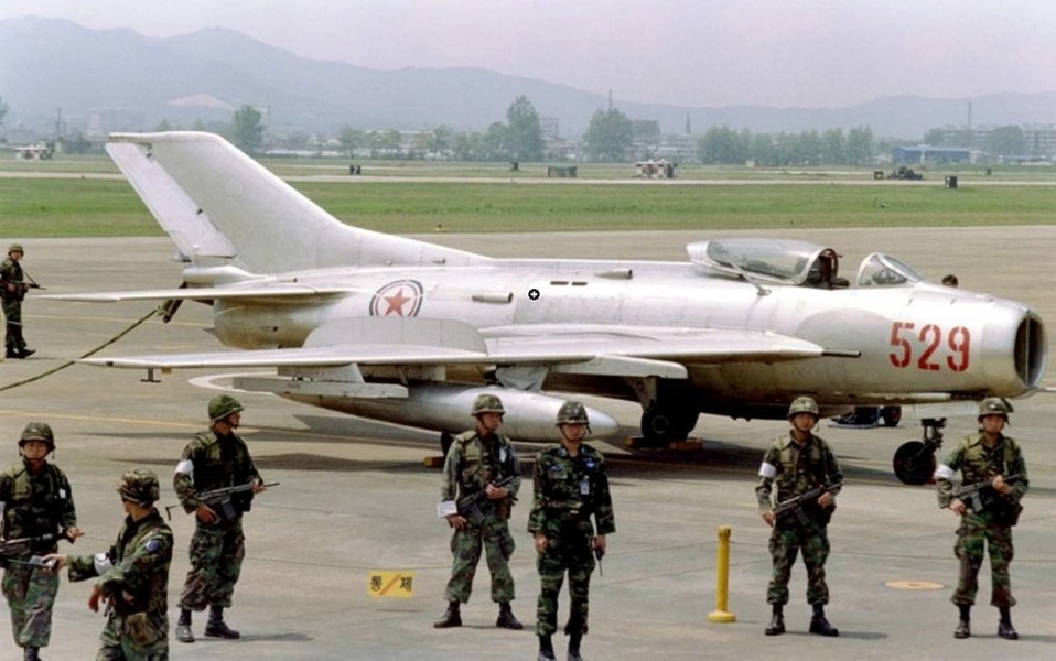 Vì sao tiêm kích MiG-21 cực kỳ nguy hiểm khi được hoán cải thành UAV cảm tử? - Ảnh 3.