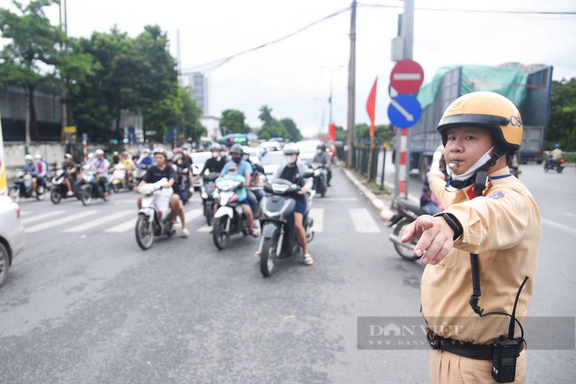 Người dân chen chúc trên xe khách trong ngày trở lại Thủ đô sau kỳ nghỉ lễ 2/9 - Ảnh 10.