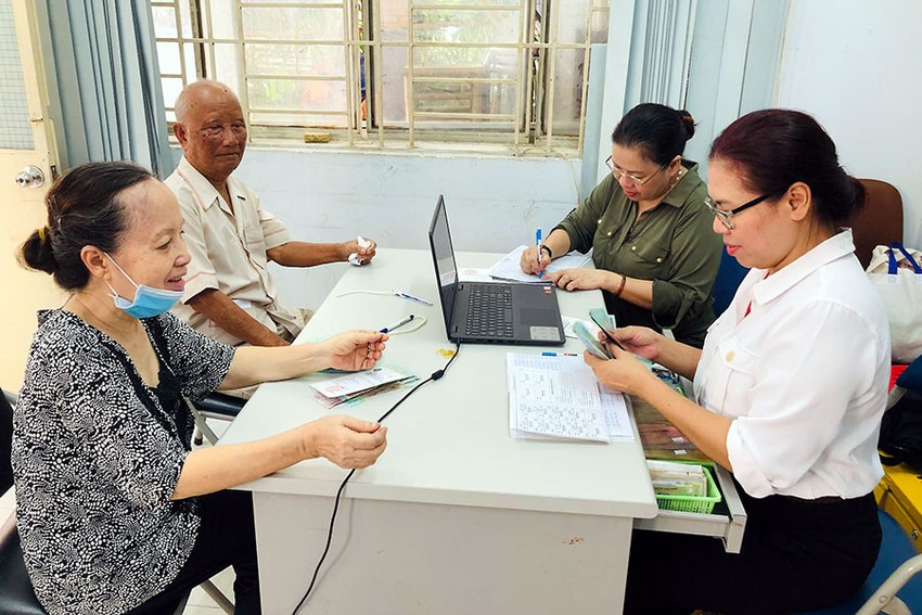 Chính sách mới cho người có công, cán bộ xã nghỉ việc - Ảnh 1.