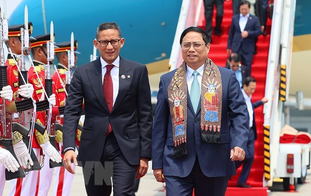 Thủ tướng đến Indonesia dự Hội nghị Cấp cao ASEAN lần thứ 43 - Ảnh 1.
