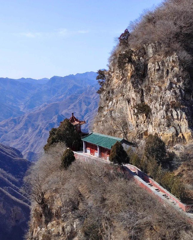 Tượng Lão Tử tương đương tòa nhà 18 tầng, nằm giữa núi rừng ở Trung Quốc - Ảnh 5.