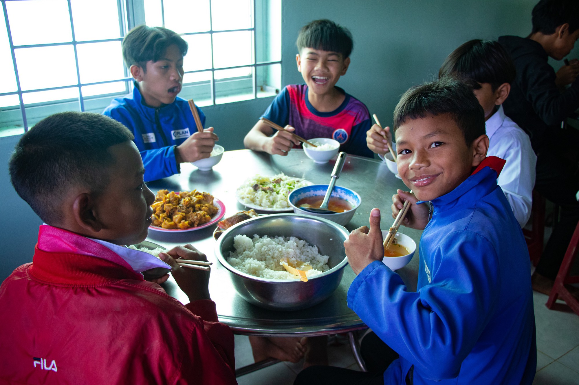 CHIN-SU đồng hành cùng Quỹ trò nghèo vùng cao, mang đến 1 triệu bữa cơm có thịt trong năm học mới - Ảnh 4.