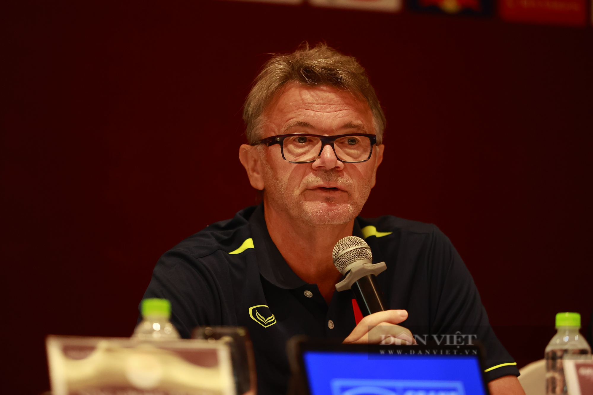 HLV Troussier: &quot; Triết lý của tôi là khi các cầu thủ thể hiện được kết quả ở trên sân&quot; - Ảnh 1.