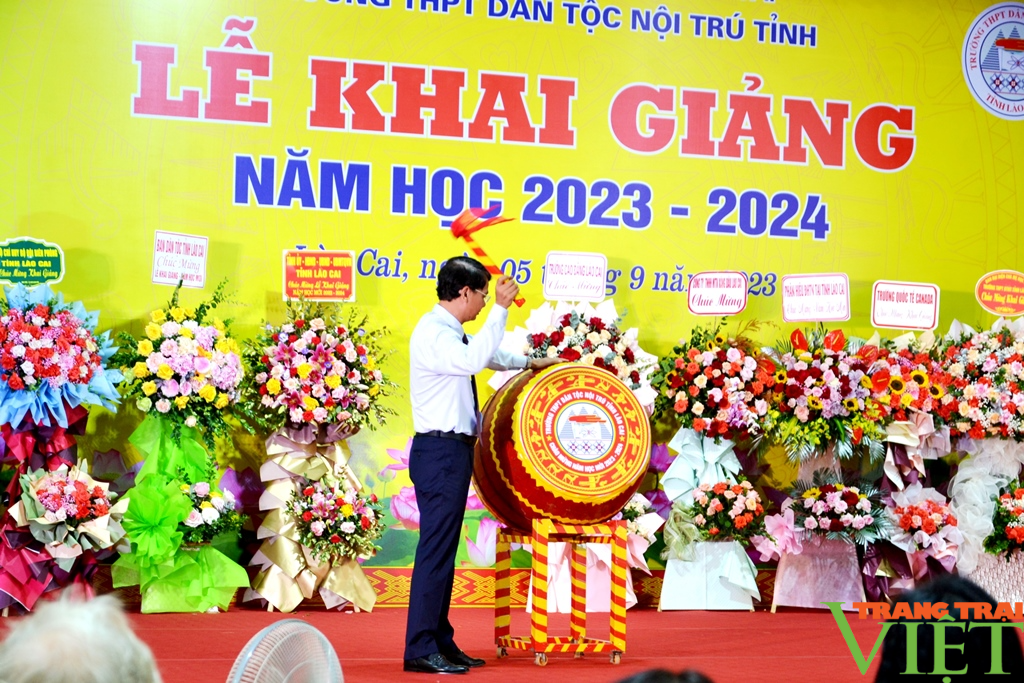 Bí thư Tỉnh ủy Lào Cai Đặng Xuân Phong dự Lễ khai giảng tại Trường THPT Dân tộc nội trú tỉnh - Ảnh 4.