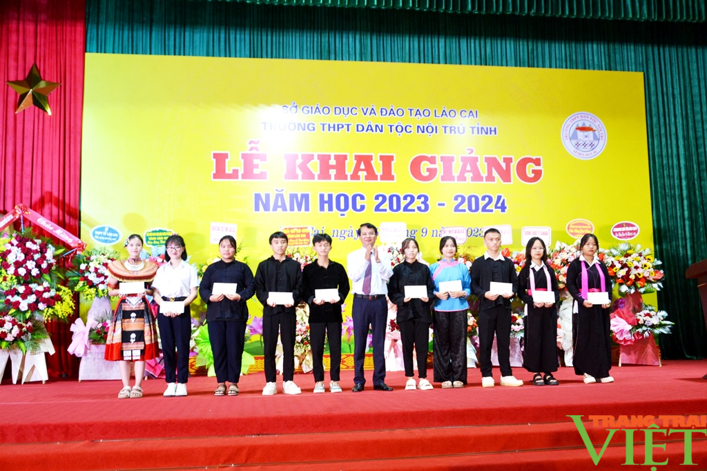 Bí thư Tỉnh ủy Lào Cai Đặng Xuân Phong dự Lễ khai giảng tại Trường THPT Dân tộc nội trú tỉnh - Ảnh 5.