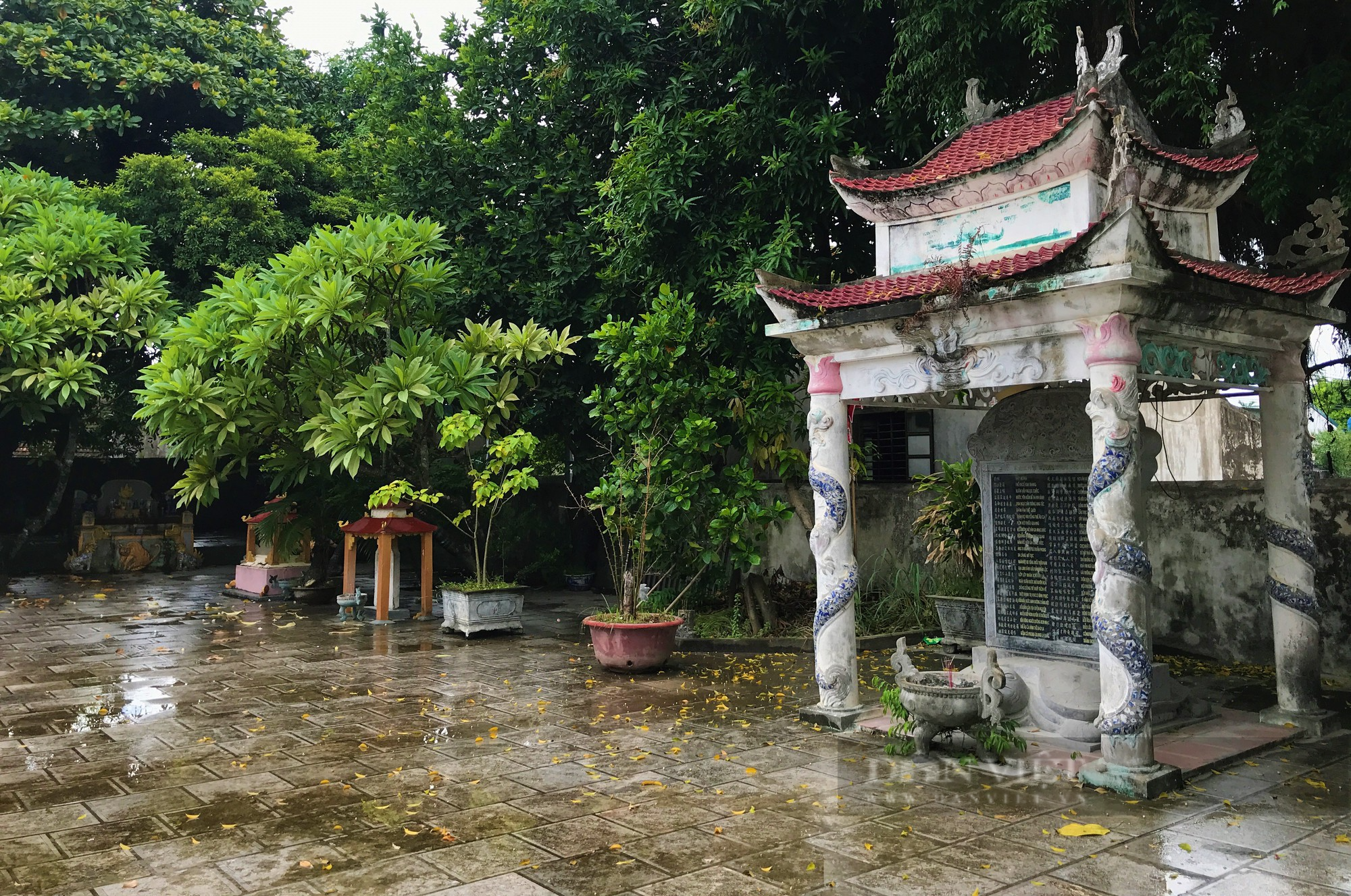 Đền Vạn Lộc nơi thờ vị đô đốc trấn giữ 12 cửa biển, cứ 3 năm dân làng lại tổ chức lễ hội lớn - Ảnh 4.