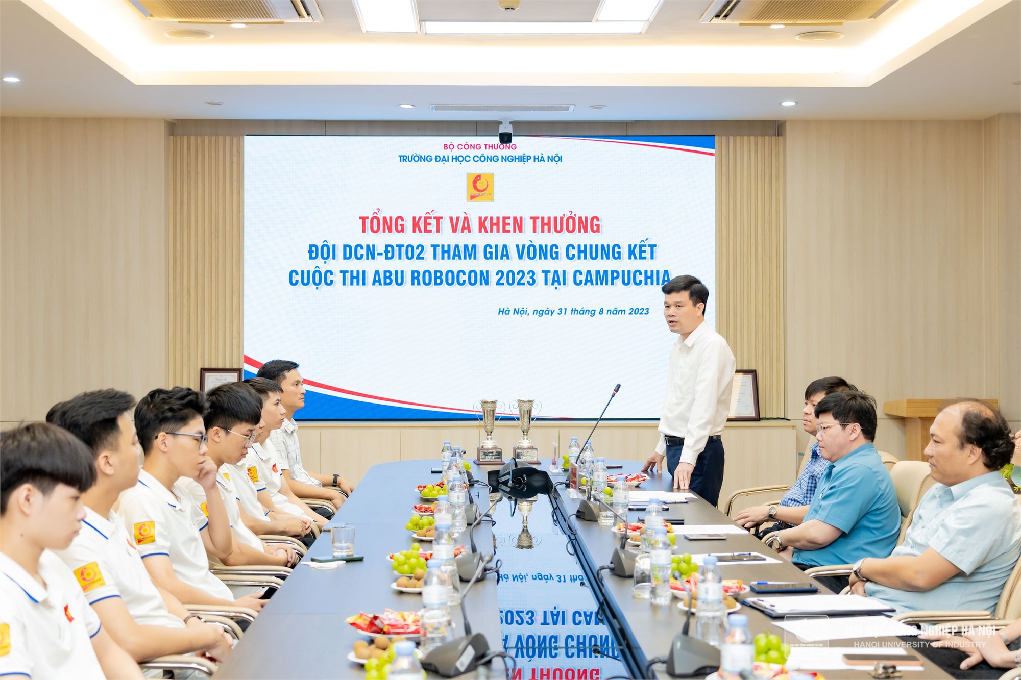 Trường Đại học Công nghiệp Hà Nội khen thưởng 200 triệu đồng đội tuyển Robocon DCN-ĐT02 - Ảnh 2.