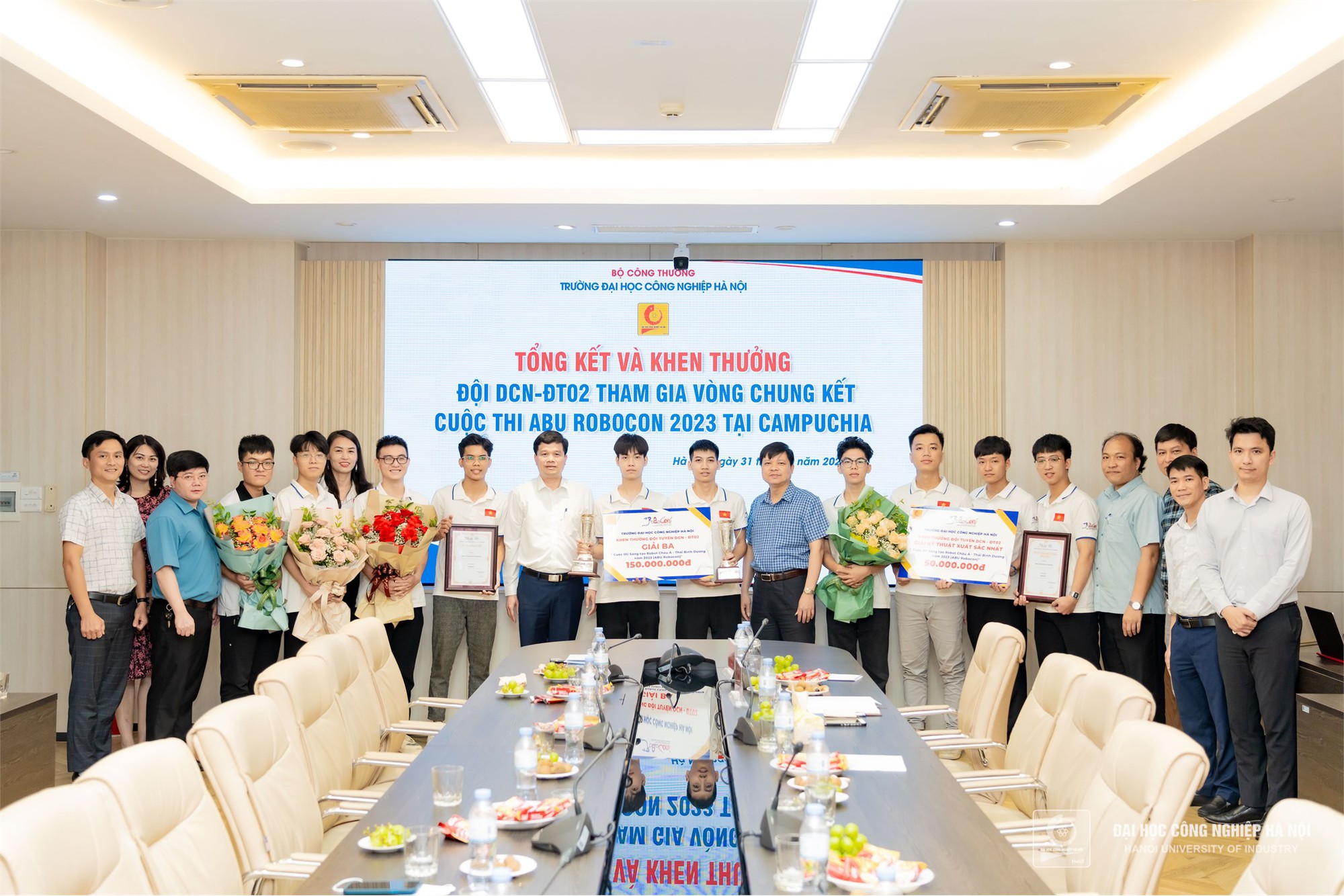 Trường Đại học Công nghiệp Hà Nội khen thưởng 200 triệu đồng đội tuyển Robocon DCN-ĐT02 - Ảnh 3.