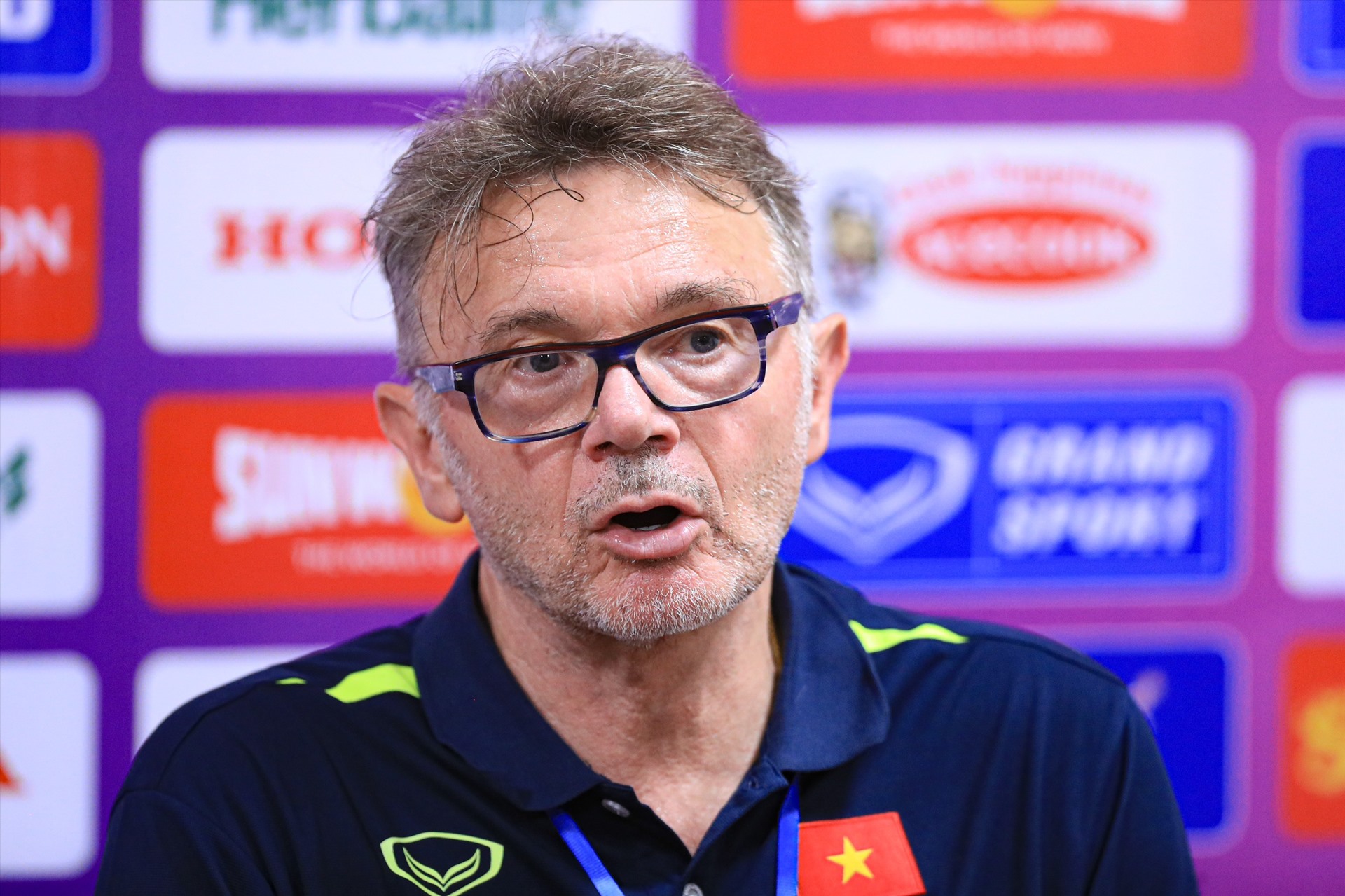 HLV Troussier nói gì sau chiến thắng đậm trước U23 Guam? - Ảnh 1.