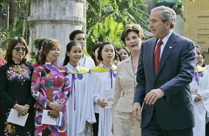 Dấu ấn đặc biệt trong những chuyến thăm của các tổng thống Mỹ tới Việt Nam - Ảnh 3.