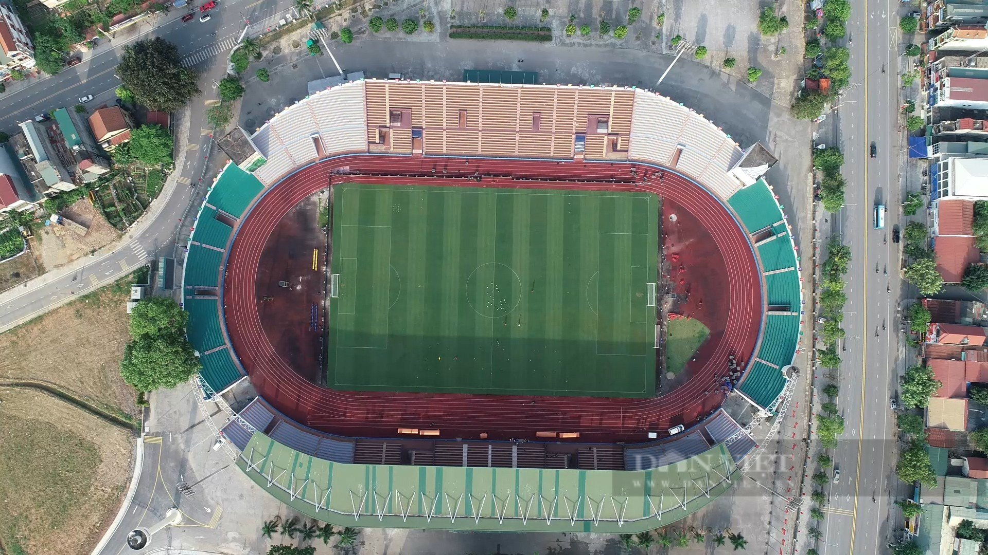 Sân vận động Việt Trì sẵn sàng cho các trận đấu Giải Bóng đá U23 Châu Á năm 2024 - Ảnh 2.