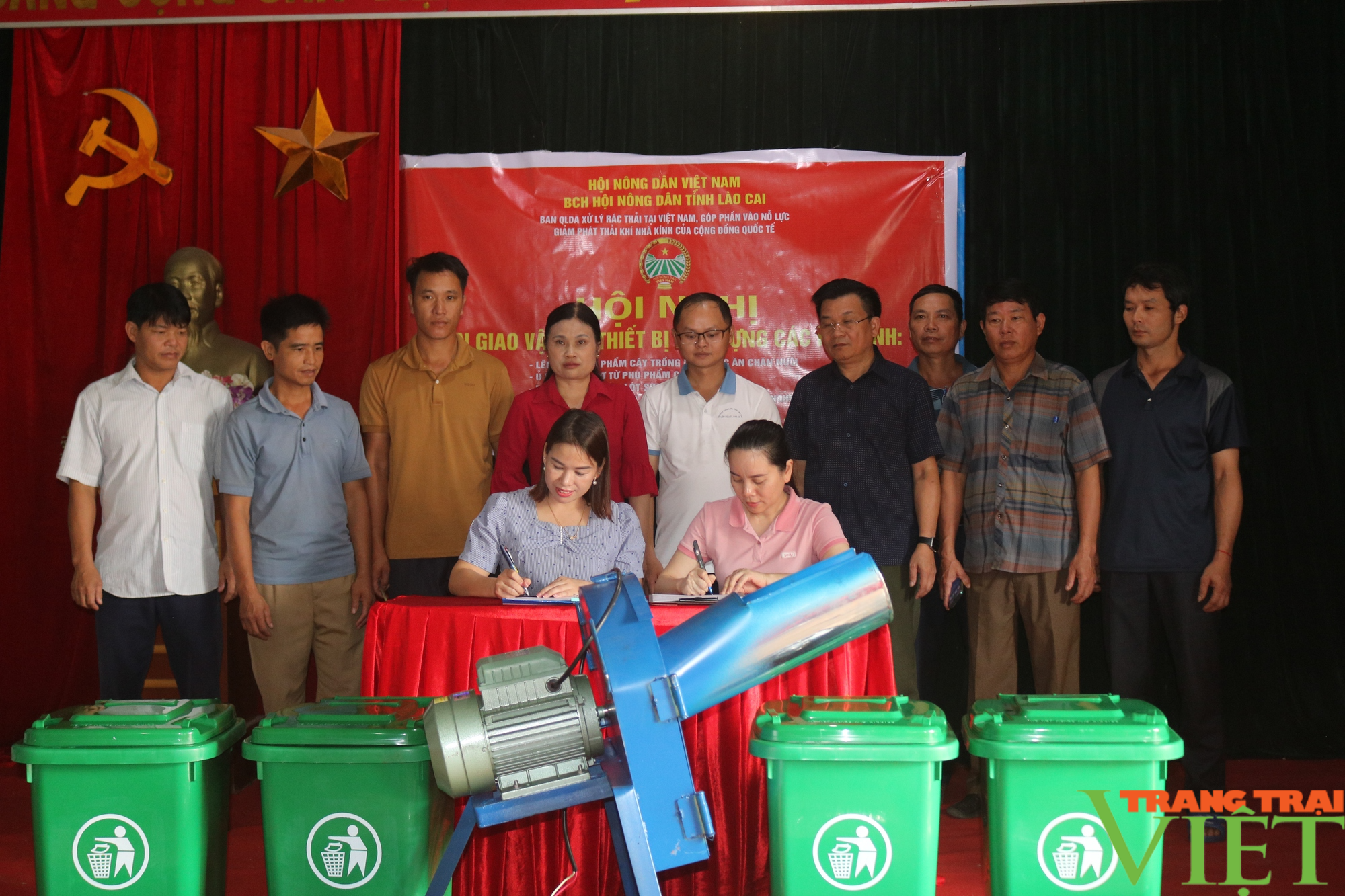 Hội Nông dân Lào Cai: Bàn giao vật tư, thiết bị xây dựng mô hình xử lý rác thải, bảo vệ môi trường  - Ảnh 3.