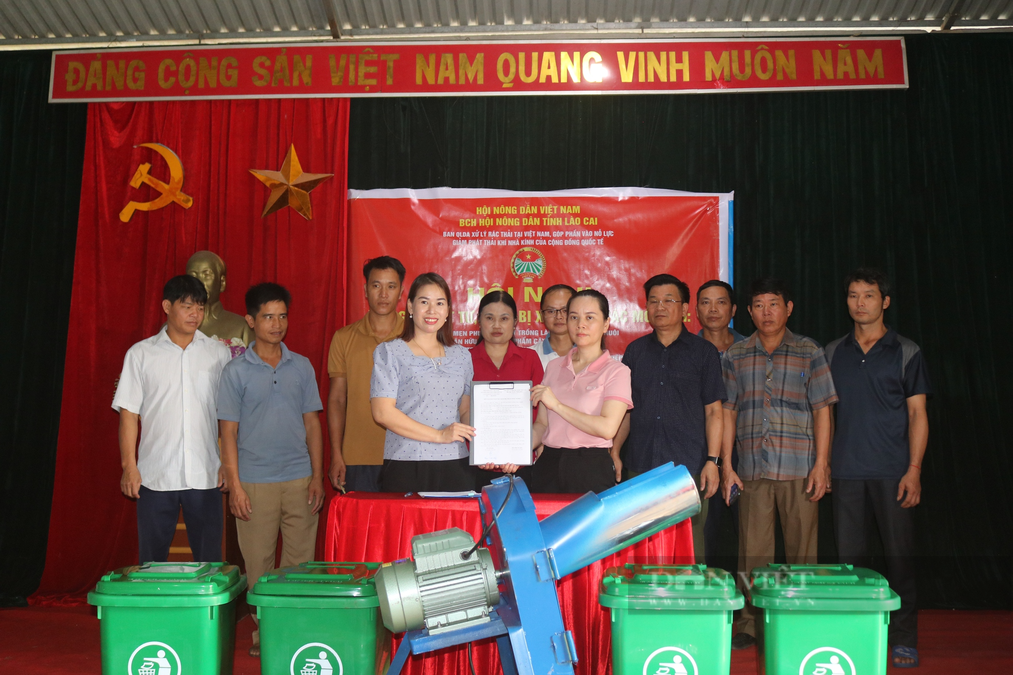 Giúp hội viên nông dân Lào Cai có kỹ thuật nuôi sâu canxi và giun quế - Ảnh 8.