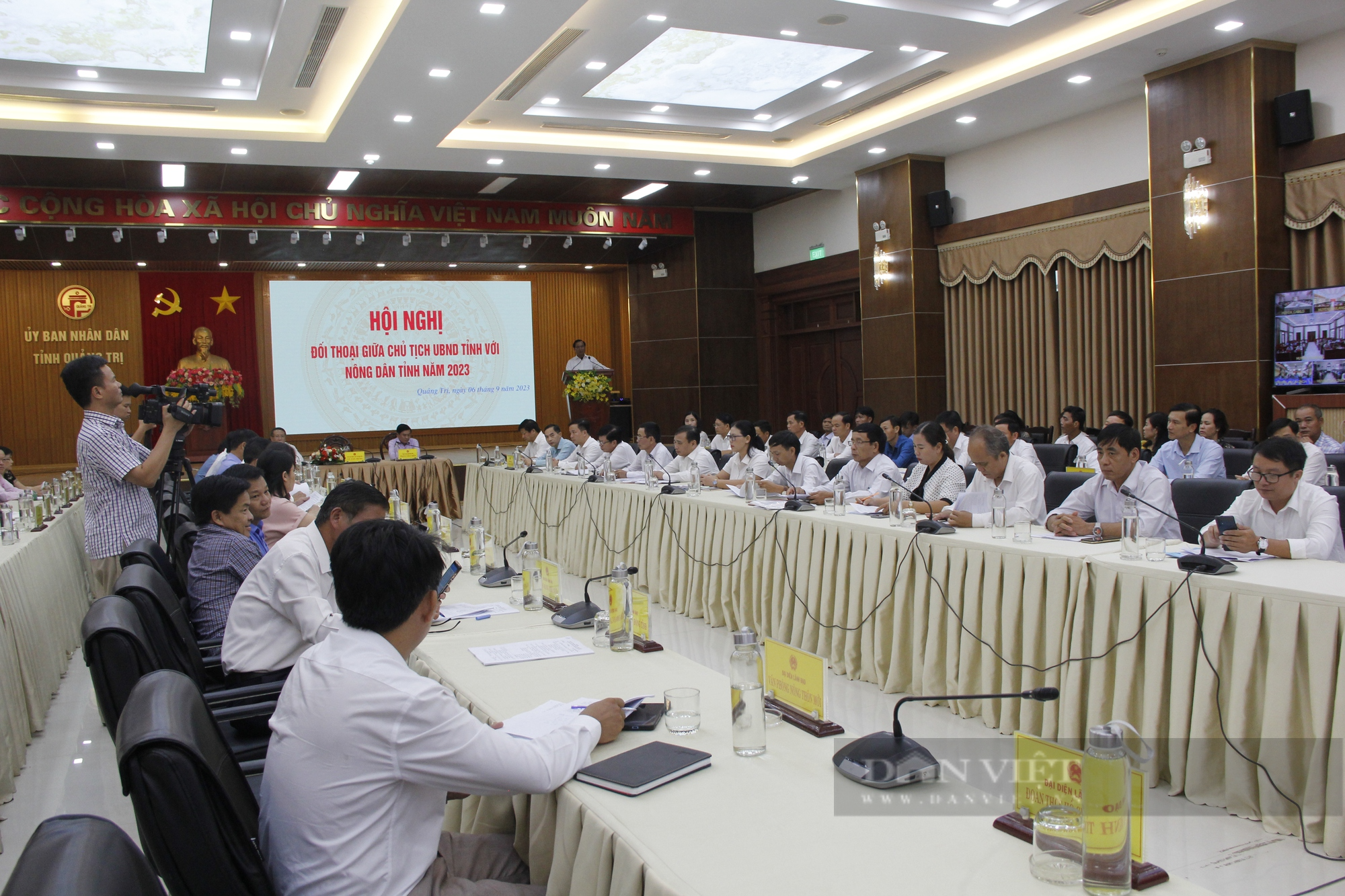 Chủ tịch UBND tỉnh Quảng Trị đối thoại với nông dân - Ảnh 1.