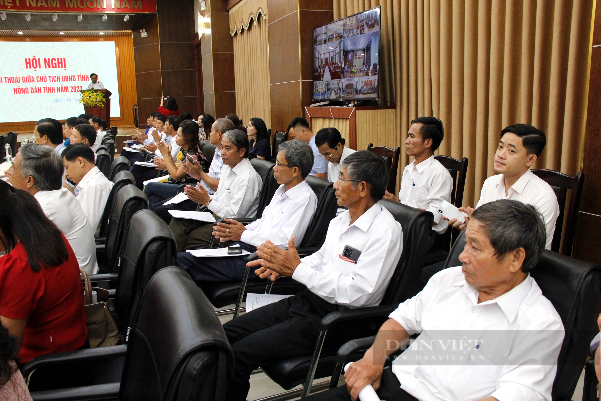 Chủ tịch UBND tỉnh Quảng Trị đối thoại với nông dân - Ảnh 3.