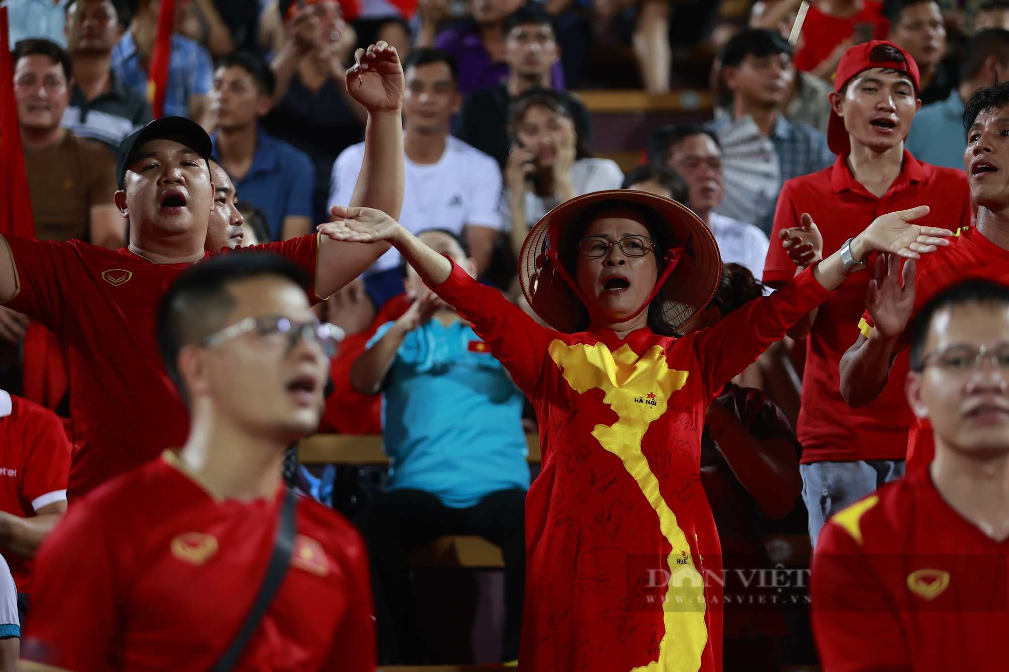 U23 Việt Nam thắng đậm trận đầu ra quân - Ảnh 2.