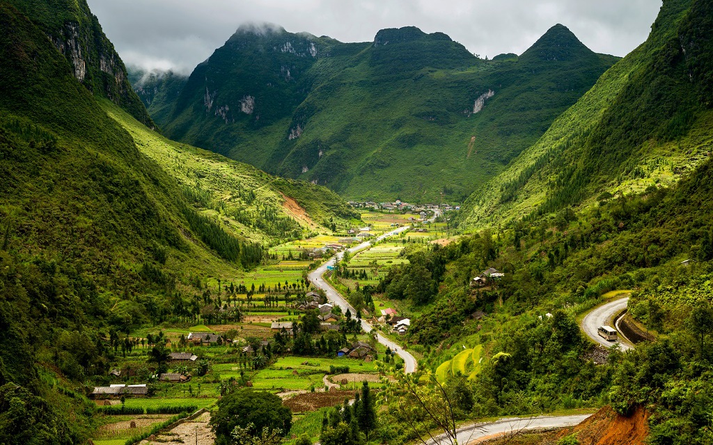 Một thung lũng hiện ra đẹp mê tơi ở Hà Giang, nơi lấy làm bối cảnh cho một bộ phim nổi tiếng Việt Nam