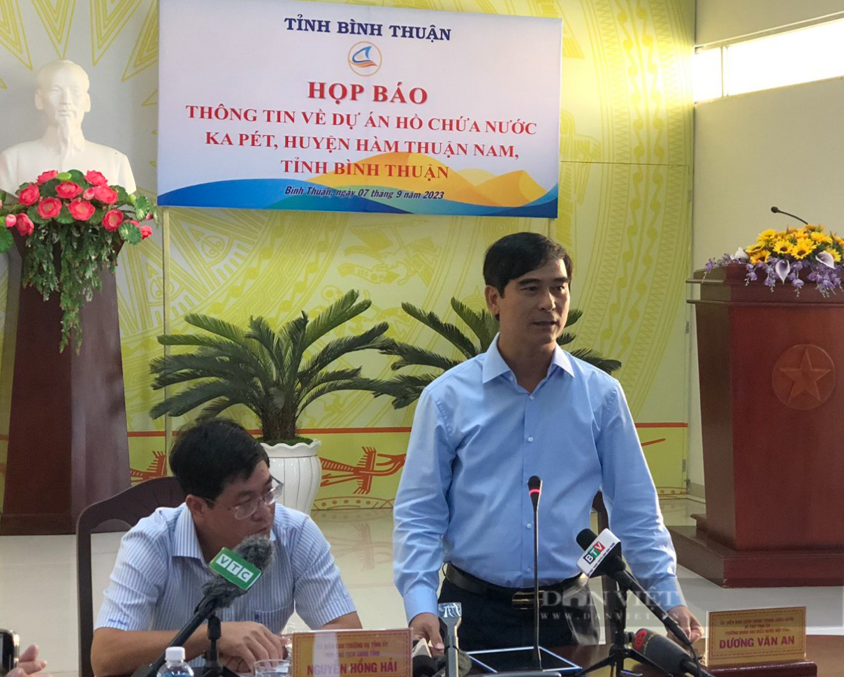 NÓNG: Bí thư Tỉnh ủy Bình Thuận Dương Văn An chủ trì họp báo thông tin về dự án hồ chứa nước Ka Pét - Ảnh 1.