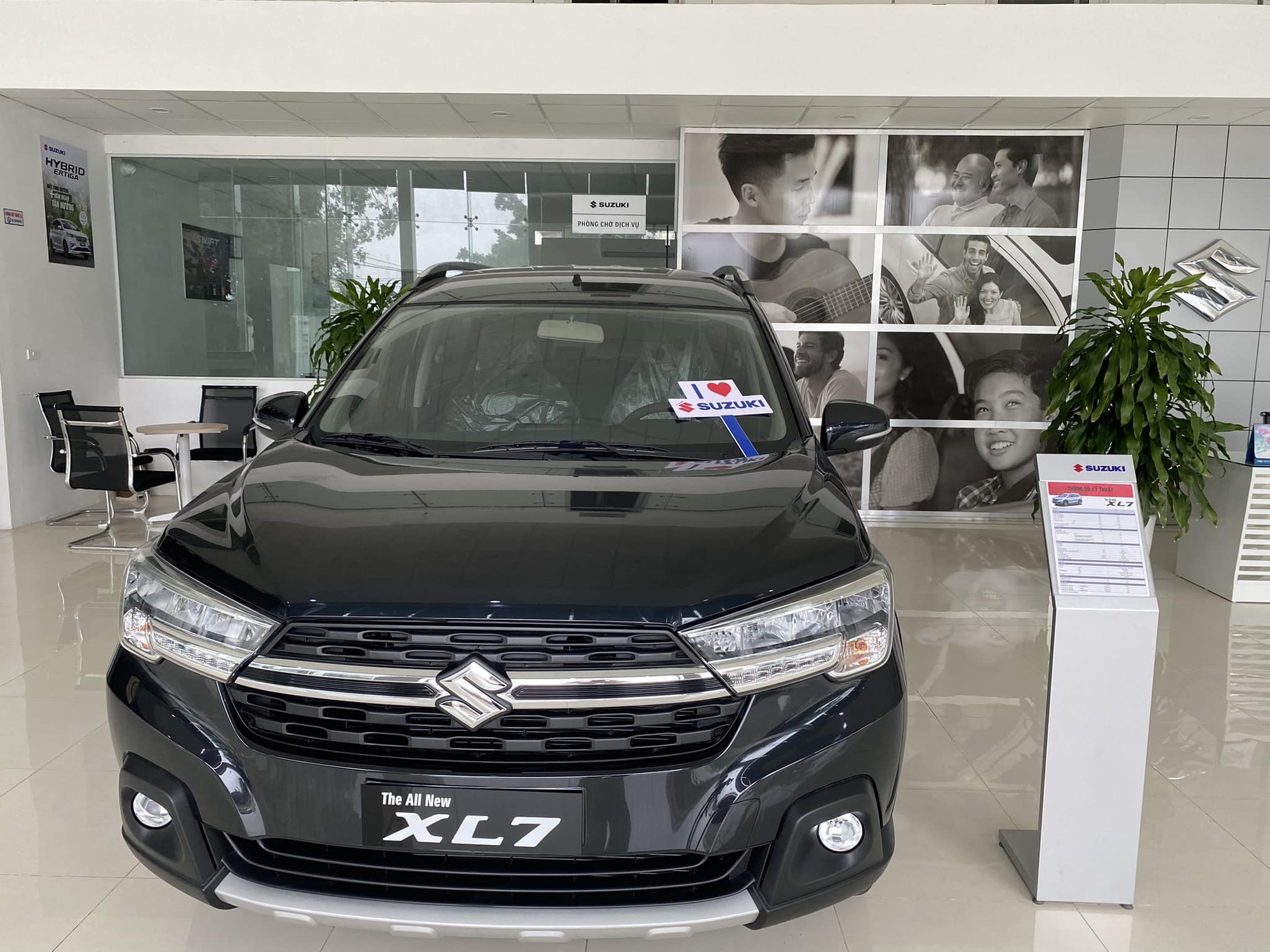 Giá xe Suzuki XL7 lăn bánh tháng 9/2023: Giảm &quot;sốc&quot; hàng trăm triệu đồng đấu Xpander, Veloz Cross - Ảnh 1.