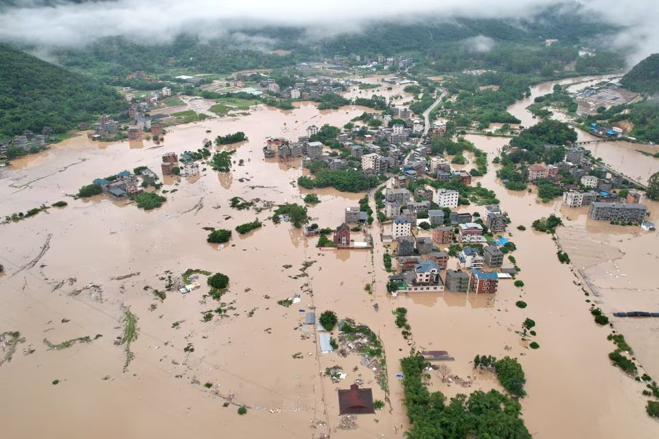 Toàn cảnh bão Haikui đổ bộ Trung Quốc, cơ sở hạ tầng tê liệt - Ảnh 1.