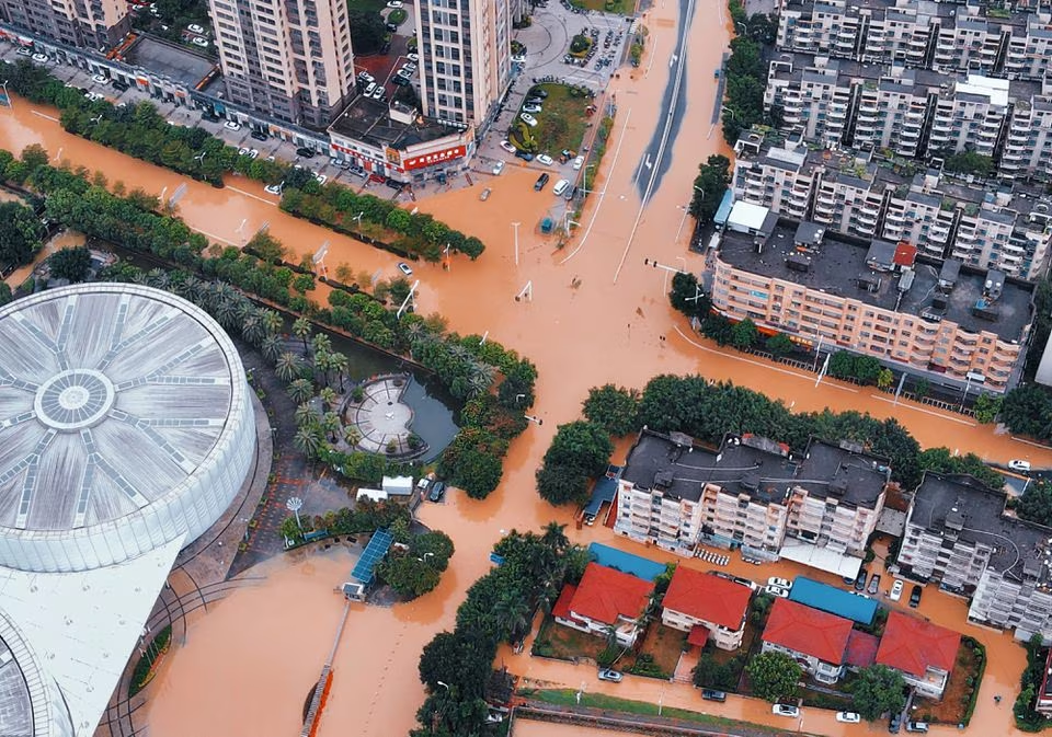 Toàn cảnh bão Haikui đổ bộ Trung Quốc, cơ sở hạ tầng tê liệt - Ảnh 2.