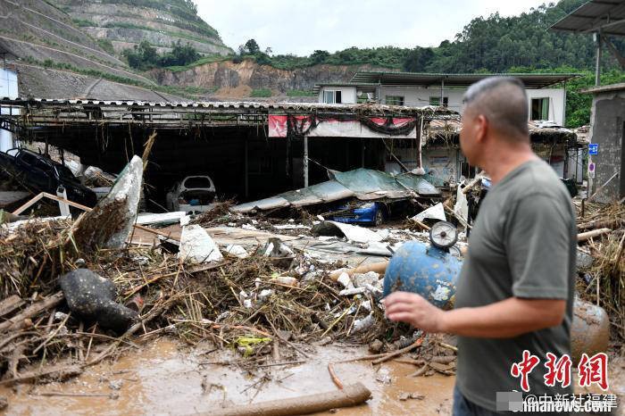 Toàn cảnh bão Haikui đổ bộ Trung Quốc, cơ sở hạ tầng tê liệt - Ảnh 3.