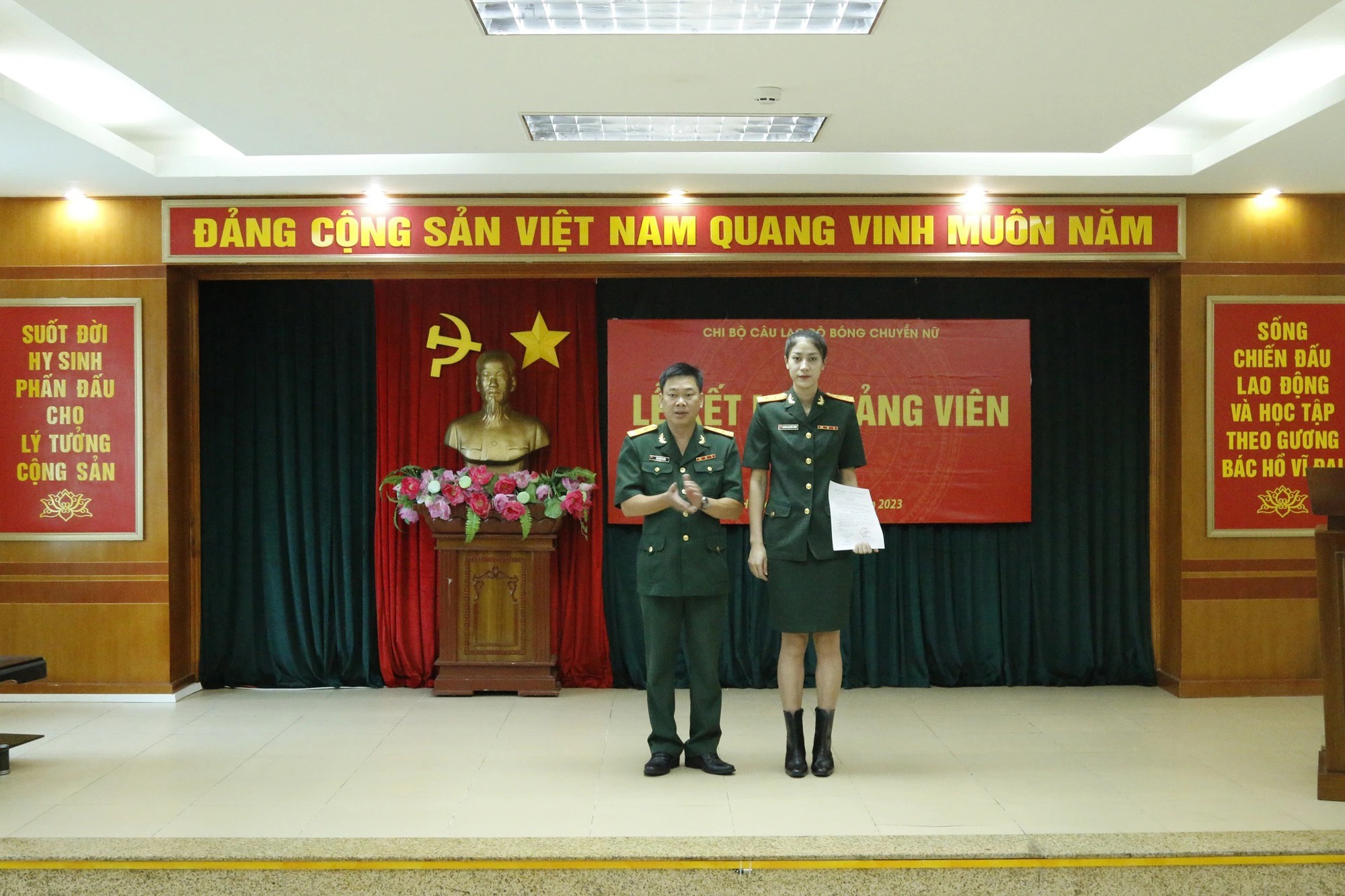 Nhan sắc hoa khôi bóng chuyền vừa nhận vinh dự lớn sau khi cùng Việt Nam làm nên lịch sử - Ảnh 4.