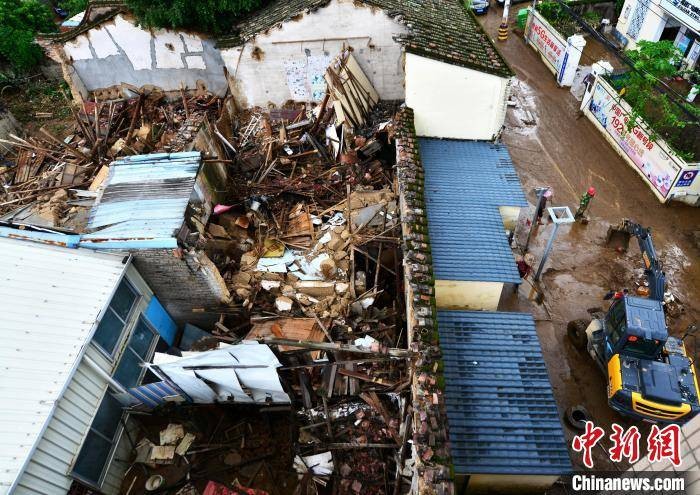 Toàn cảnh bão Haikui đổ bộ Trung Quốc, cơ sở hạ tầng tê liệt - Ảnh 4.