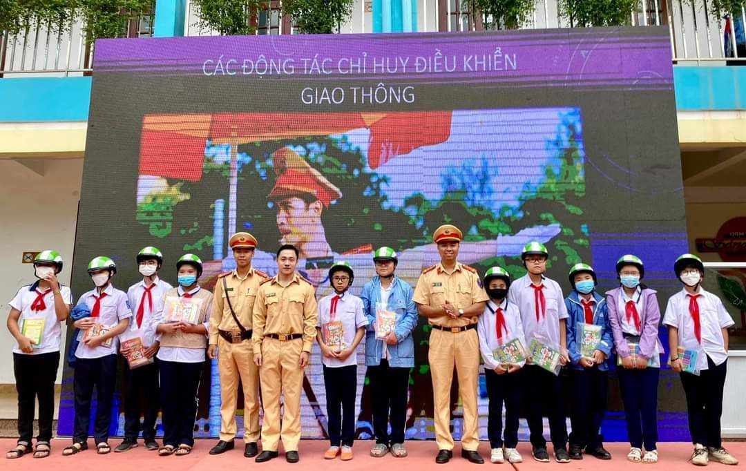 Hải Phòng: Sẽ xem xét trách nhiệm trưởng Công an quận, huyện nếu có học sinh bị TNGT như thế nào? - Ảnh 1.