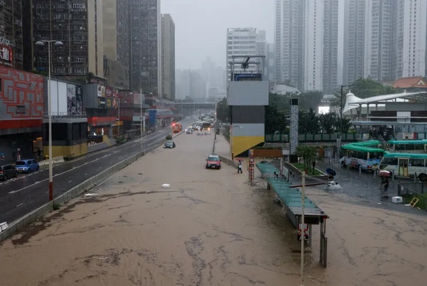 Hồng Kông &quot;xơ xác&quot; vì mưa lớn kỷ lục trong vòng gần 40 năm qua - Ảnh 2.