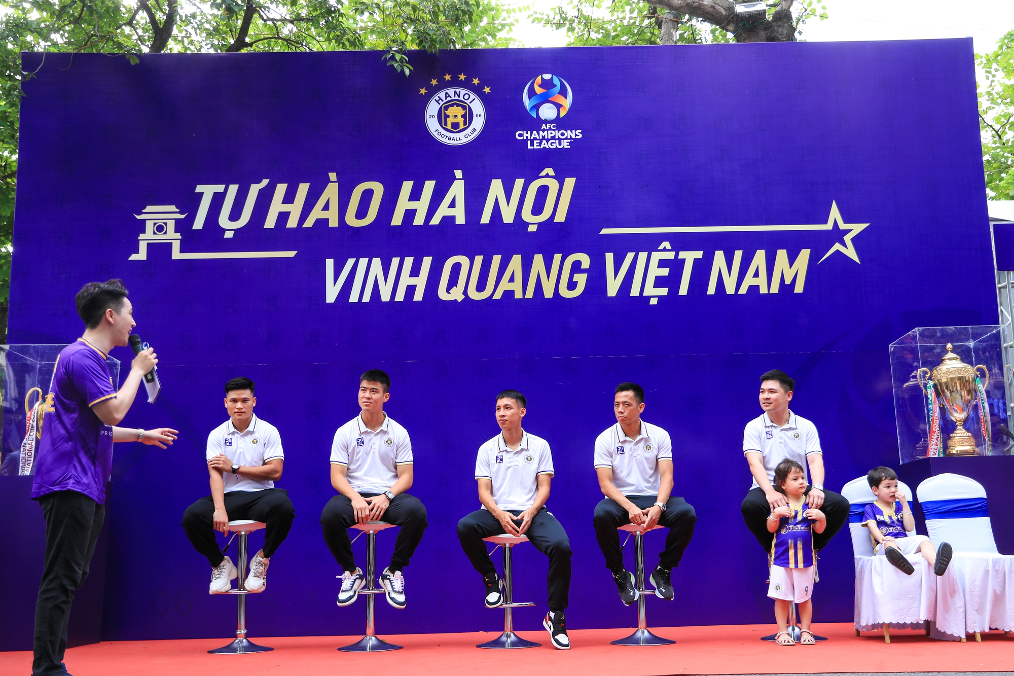 &quot;Chỉ cần NHM tới thật đông, Hà Nội FC tự tin thắng bất cứ đối thủ nào!”  - Ảnh 1.