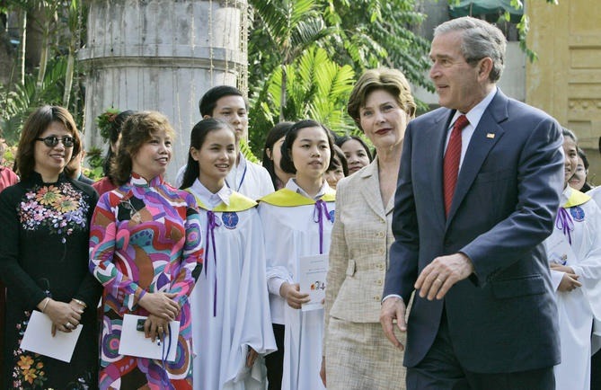 Hình ảnh các Tổng thống Mỹ từng có chuyến thăm chính thức tại Việt Nam - Ảnh 6.