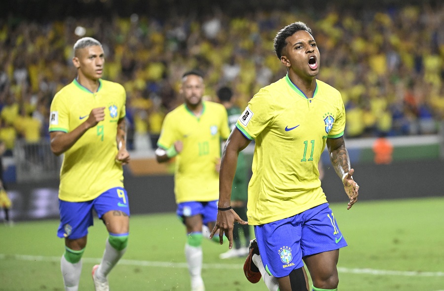 Neymar vượt qua “Vua bóng đá” Pele, Brazil đè bẹp Bolivia - Ảnh 1.