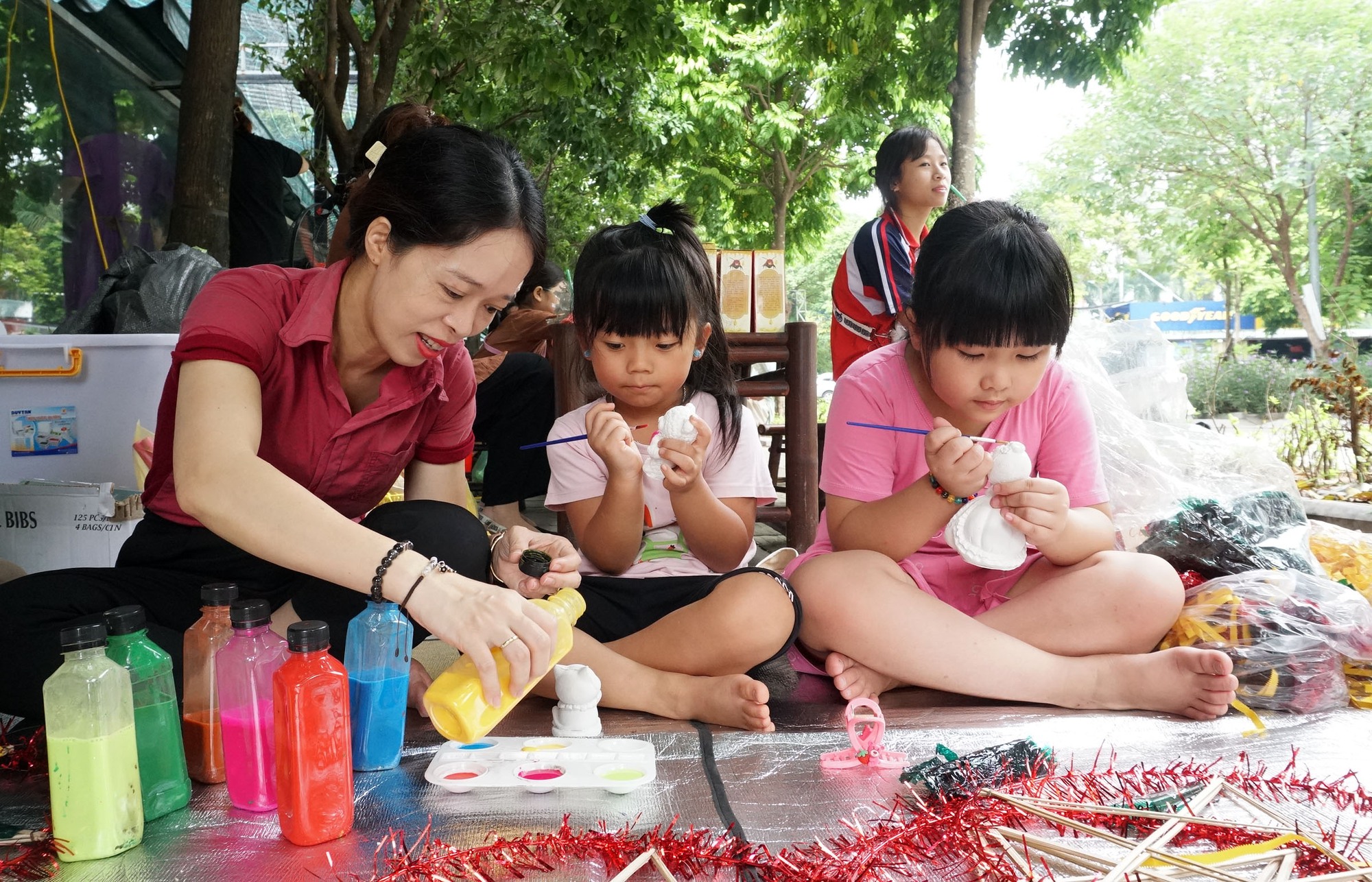 Đến “Chợ quê” mua sản phẩm sạch để làm thiện nguyện - Ảnh 7.