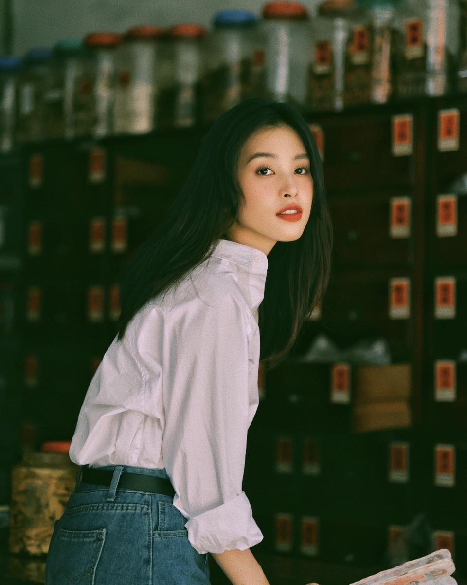 "Phớt lờ" tin đồn chuyện tình cảm, Hoa hậu Tiểu Vy bất ngờ ghi điểm nhờ hành động đẹp trước Trung thu - Ảnh 6. "Phớt lờ" tin đồn chuyện tình cảm, Hoa hậu Tiểu Vy bất ngờ ghi điểm nhờ hành động đẹp trước Trung thu - Ảnh 6.