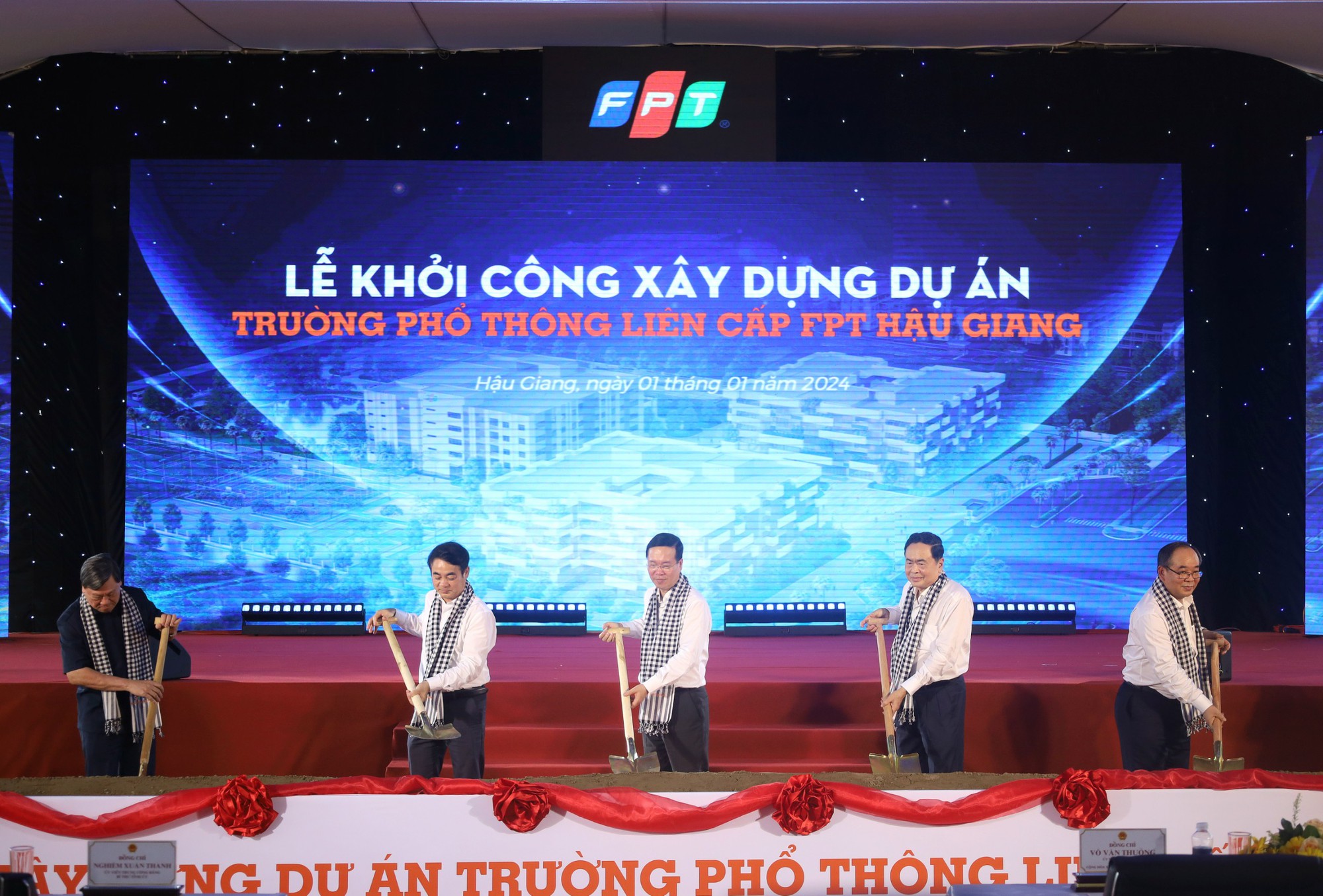 Chủ tịch nước Võ Văn Thưởng dự lễ khởi công Trường Phổ thông liên cấp FPT Hậu Giang - Ảnh 1.